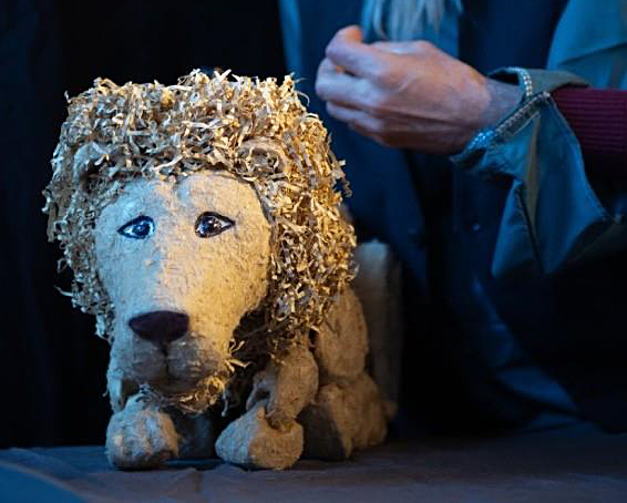 Photo spectacle MAJAN - Compagnie HdH – Hasards d’Hasards. Marionnette du lion Marjan.