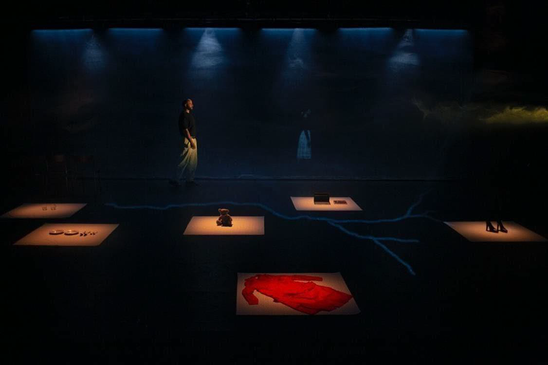 LA VALISE VIDE compagnie Hasards d'Hasards Photo du spectacle LA VALISE VIDE compagnie Hasards d'Hasards