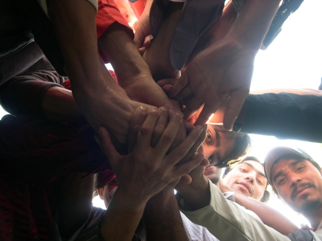 Photo d'archive d'Afghanistan. Compagnie Hasards d'Hasards. Photo de groupe. La compagnie "Azar" en 2007 travaille en collaboration avec le théâtre national " Kabol Nandari". La représentation sera présentée lors du 4éme festival de théâtre national.