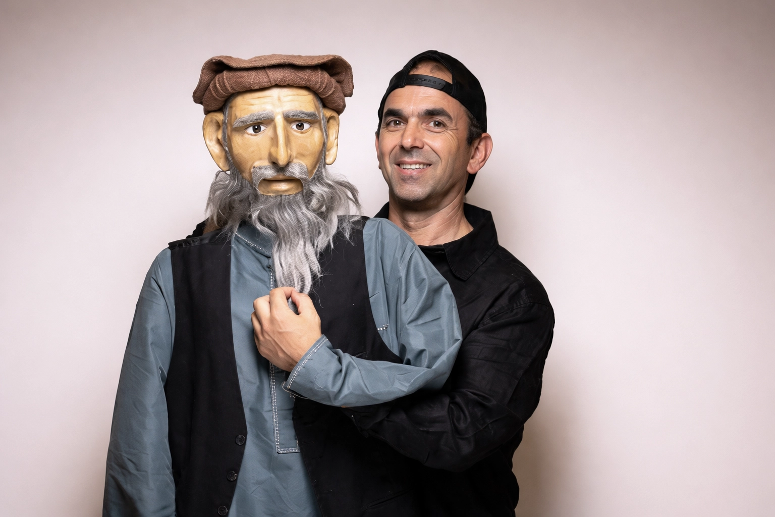 Puppeteer et marionnette en portrait