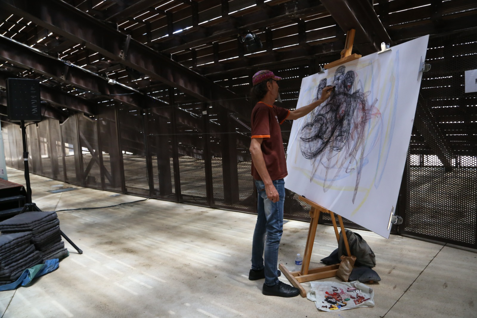 HdH élabore et participe à des échanges afin d'offrir un espace de dialogue entre artistes, publics, partenaires et habitants de Marseille