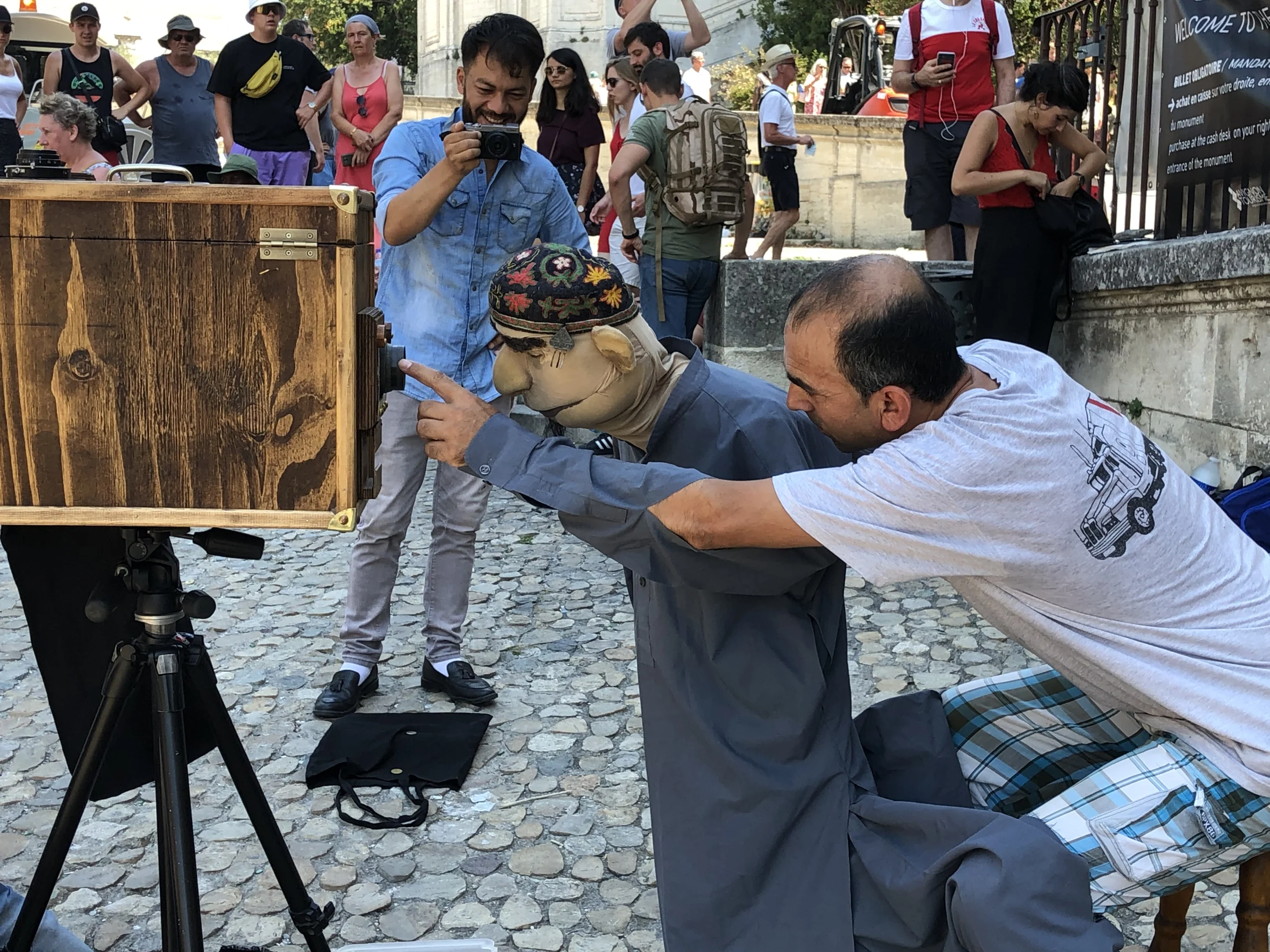 HdH élabore et participe à des échanges afin d'offrir un espace de dialogue entre artistes, publics, partenaires et habitants de Marseille